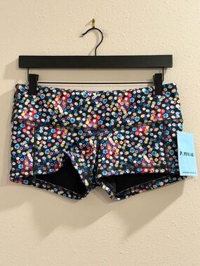 Fleo NWT Size Medium Floral Headlights Shorts Low Rise Performance Athletic Gym